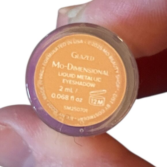 NIB Mo Beauty Mo Dimensional Liquid Metallic Eyeshadow in Glazed Champagne - Picture 3 of 5